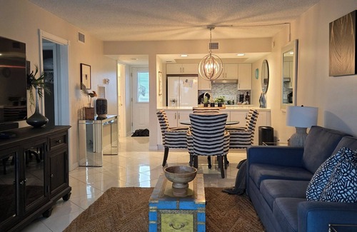 Stuart Condo | Just Beachy: A Breezy 1-Bedroom Escape