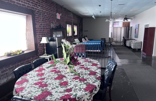 Anniston Apartment | JUST BED & BATH IN DOWNTOWN HISTORIC ANNISTON. CLOSE TO EATRIES & ENTERTAINMENT.