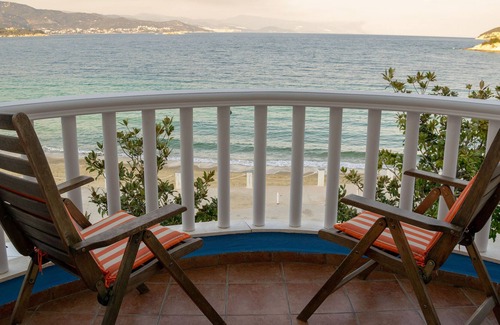 Nea Iraklitsa Apartment | Just on the Sea 1, Family accommodation with views