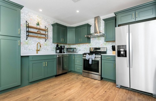 Fredericksburg House | Just Peachy | 3/2, Grill, Hot Tub, Full Kitchen, 4 Blocks to Main