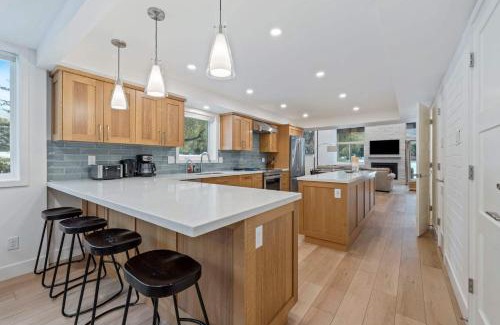 North Park City House | Just Remodeled 4 BDR On Golf Course Near Skiing