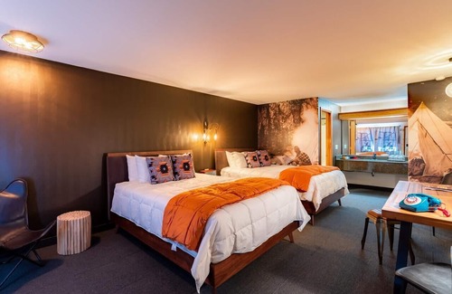 Orchard District Hotel | Just What You Were Looking For! With Pool, Free Parking, Dogs Allowed!