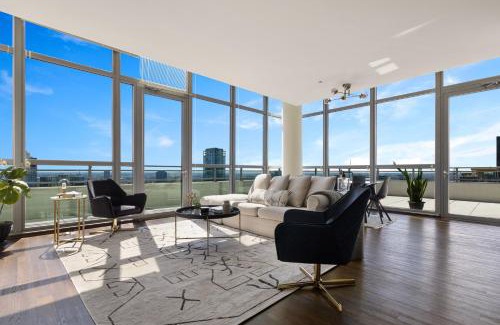 Downtown Chicago Apartment | K2 Sky High Apartments with Stunning Chicago Views in West Loop