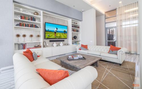 Downtown Chicago Apartment | K2 Sky High Apartments with Stunning Chicago Views in West Loop