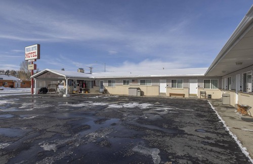 Frontier House | KABINO: Fossil Butte Motel #02 2QueenBeds A/C Mini Fridge Microwave Cable Wifi
