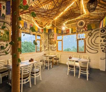 Jagatsukh Ski Chalet | Kahaani - Luxury Wooden Chalet in Manali