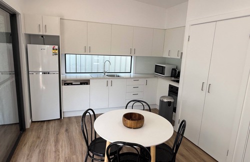 Charlestown Apartment | Kahibah Guesthouse - 2 bedroom studio with aircon, wifi & outdoor area