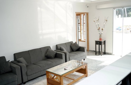 Tiruvalla Hotel | Kailath Safe Stay Tourist Home