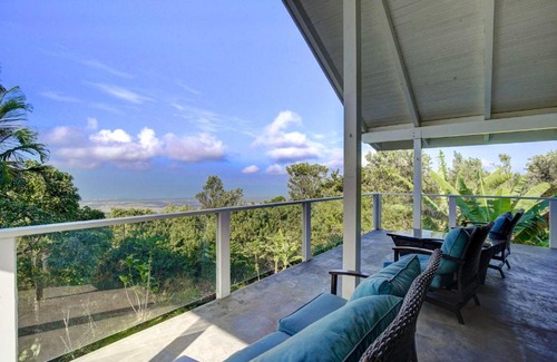 Kalaoa House | Kailua-Kona House with Balcony and Ocean Views!
