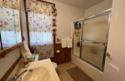 Roslindale Apartment | Kailyn Apartment Boston, Massachusetts