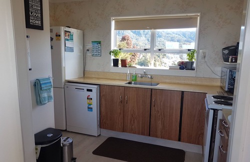 Kaiteriteri House | Kaiteriteri Beach Holiday Home, Elevated Sea Views and Mountain Biking Trails