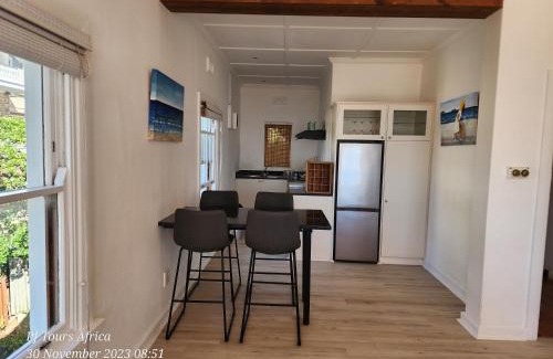 Kalk Bay Apartment | Kalk Bay Lymehaven Self-Catering Apartment