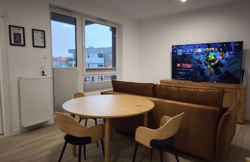 Starogard Gdanski Apartment | Kameralny NOWY Apartament w centrum miasta, Duży Parking, FV, Luksusowo wyposażony, PlayStation 5, Balkon, Klimatyzacja, Taras, Winda, Wyposażona kuchnia