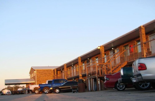 Oakley Hotel | Kansas Country Inn