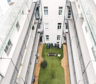 Lagymanyos Apartment | Karinflats-Love