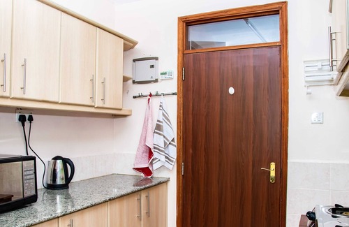 Embakasi Bed & Breakfast | Karolinas Homestay Near JKIA