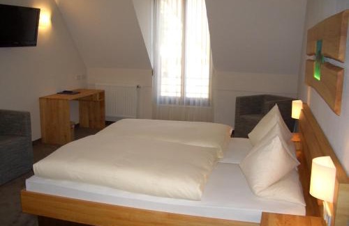 Feuchtwangen Hotel | Karpfenhotel & Herrenhaus im Gasthaus Sindel-Buckel