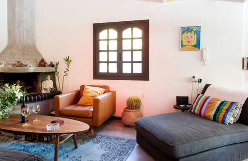 Karteros House | Karteros House ,1300m from the beach!