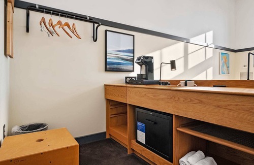 East Liberty Apartment | Kasa | Experience East Liberty Nightlife | The Maverick