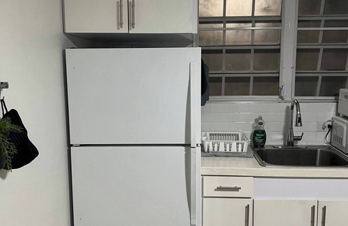 Martin Gonzalez House | Kasa Metropolios 4-bedroom house w AC, WiFi, 2 car garage 7 minutes from airport