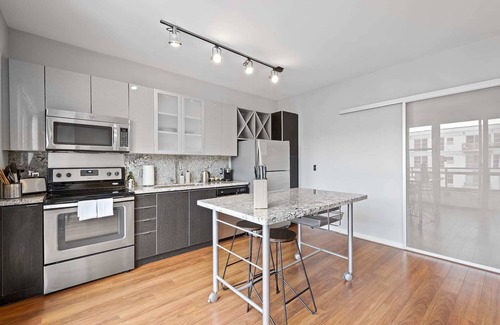 South Side Flats Apartment | Kasa | Welcoming Space Near South Side Marina | Pittsburgh
