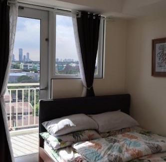 Ugong Apartment | Kasara Urban Resort Elly's Pad with balcony