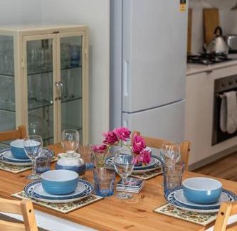 Tonsley House | Kashida - 2BR Townhouse WiFi Study