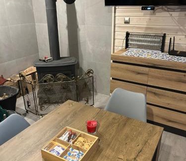 Borzestowska Huta House | 'Kaszebe 'Domek letniskowy całoroczny z jacuzzi nad jeziorem Raduńskim