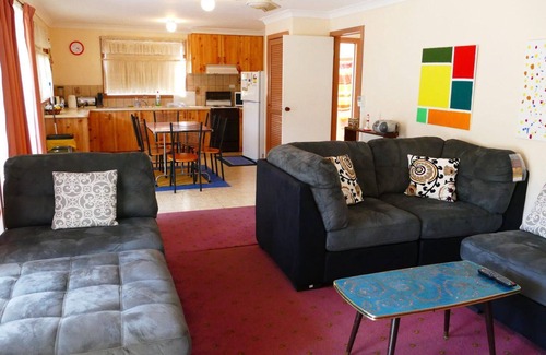 Aireys Inlet House | Kate's Cottage - Walk to the Beach & Clifftops