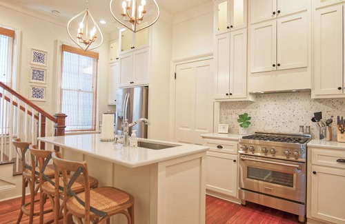 Natchez Cottage | Katie's Cottage | 3/3 Historic Home, Washer/Dryer, Full Kitchen
