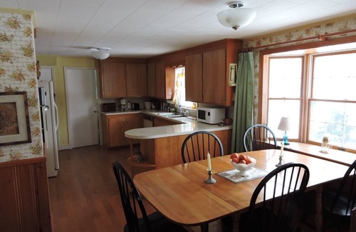Westbrook House | Kayak, swim, fish, walk to restaurants, breweries, 19 min to Old Port