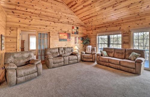 Hot Springs Village House | Kayaks and Boat Dock Lakeside Hot Springs Retreat