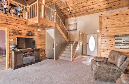 Hot Springs Village House | Kayaks and Boat Dock Lakeside Hot Springs Retreat