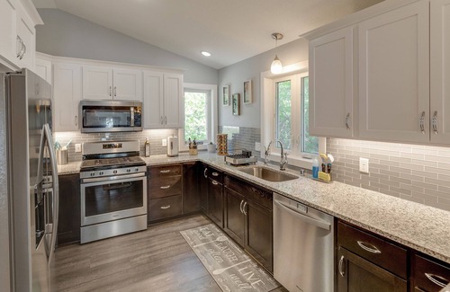 Garrison House | Kayaks, Paddle Boat, Game room, Firepit & Much More- On Swimming Bay!