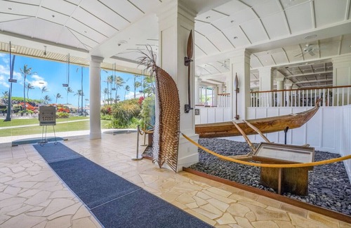 Hanamaulu Apartment | KBR 3302 · Simple but Idyllic Oceanfront Resort w King Bed