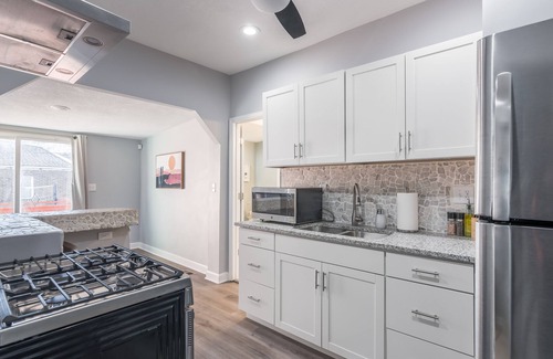 Riverview House | KC Fun House with Pool Table & Arcade Games - 7 min to PNL!
