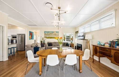 East Toowoomba Cottage | Keeler Cottage - 3 bedroom Beautiful Home in Central Location