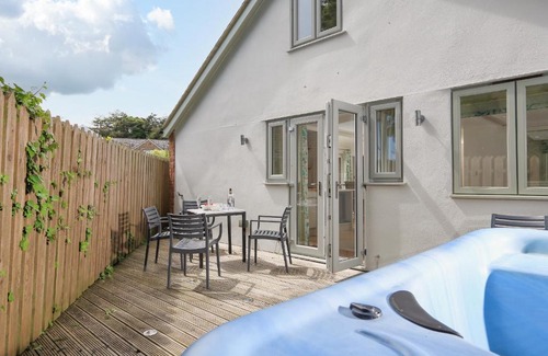 Bugford House | Keepers Lodge, Hillfield Village
