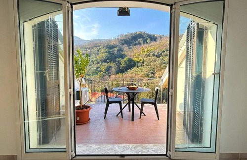 Vado Ligure Apartment | Kejani attic apt Scenic Views, Lux bath, Fast Wi-fi