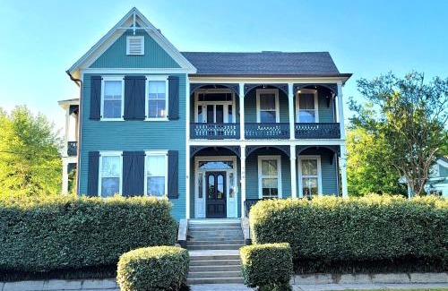 Old East Hill Apartment | Kelley House
