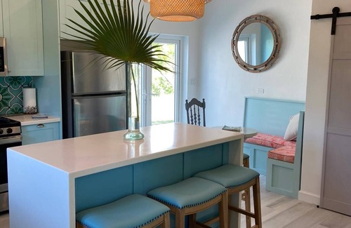 Dunmore Town House | KELLY KREST, BEACH FRONT WITH STUNNING VIEWS OF GORGEOUS PINK SANDS BEACH