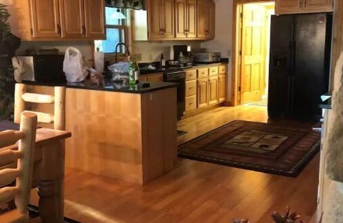 Suring Cabin | Kelly Lake, Private & Stunning "Heaven on Earth"