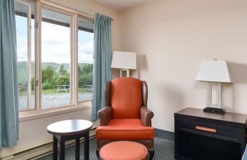 Boularderie East Hotel | Kelly's View Motel