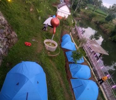 Kecamatan Montong Gading House | kemah tepi danau