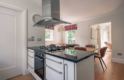 Kenmare House | Kenmare home sleeps 8 with use of hotel pool