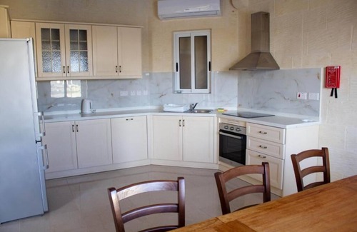 Santu Pietru Apartment | Kenn Holiday Home 4 bedrooms with private pool