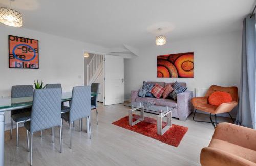 Maidenhead House | Kensal Green 4 Bedroom and 2 Bathroom House with Parking