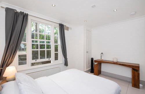Abingdon Apartment | Kensington 2 bed with Garden