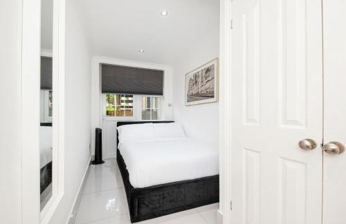 Abingdon Apartment | Kensington 2 bed with Garden