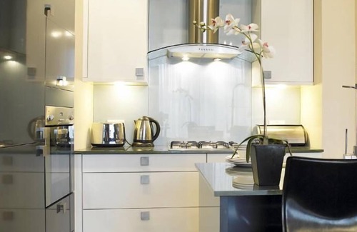Jesmond Apartment | Kensington House by Warren Collection